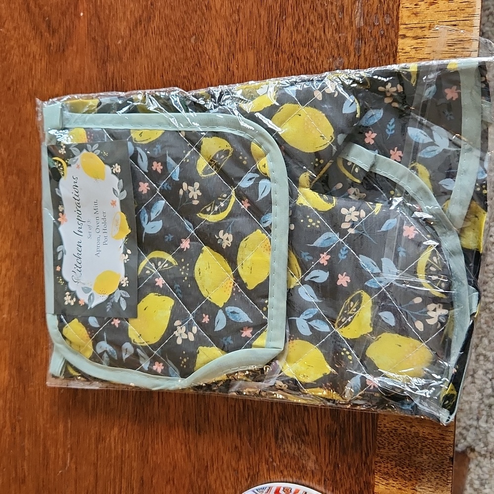 Kitchen Inspirations apron, oven mitt and pot holder. Unopened in package.